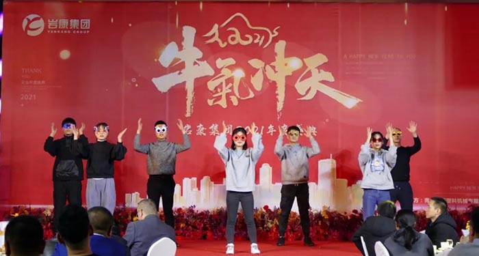 康景輝技術(shù)部帶來(lái)的節(jié)目表演